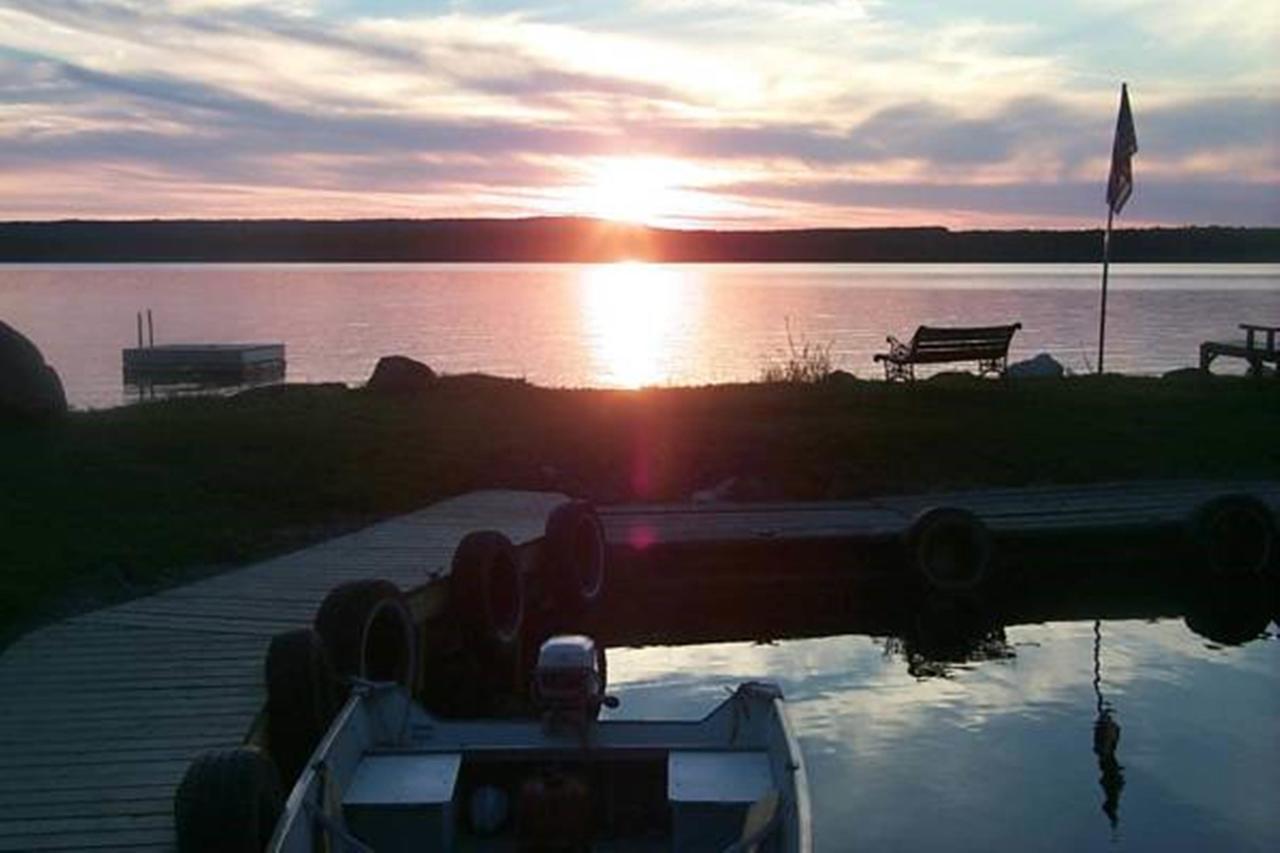 Wee Point Resort Manitowaning Eksteriør billede