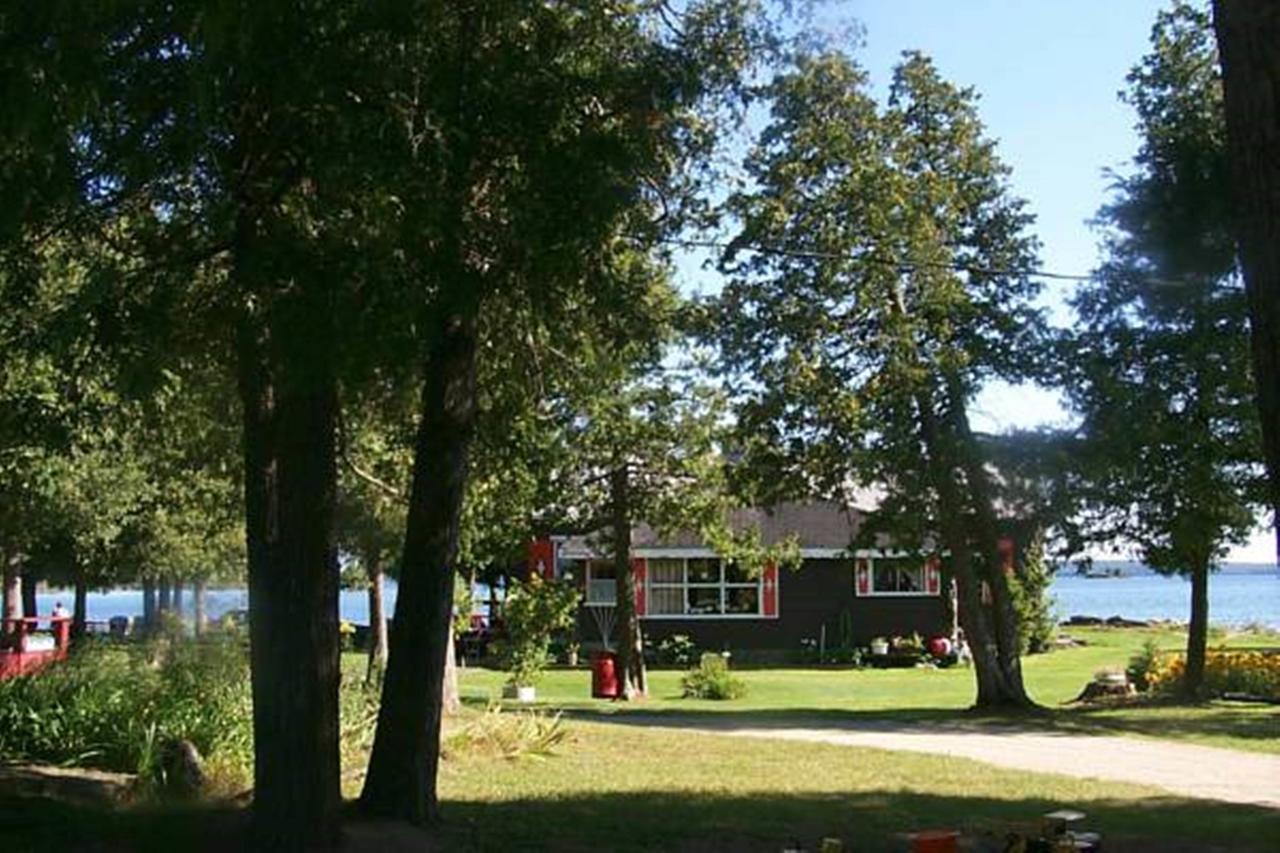 Wee Point Resort Manitowaning Eksteriør billede