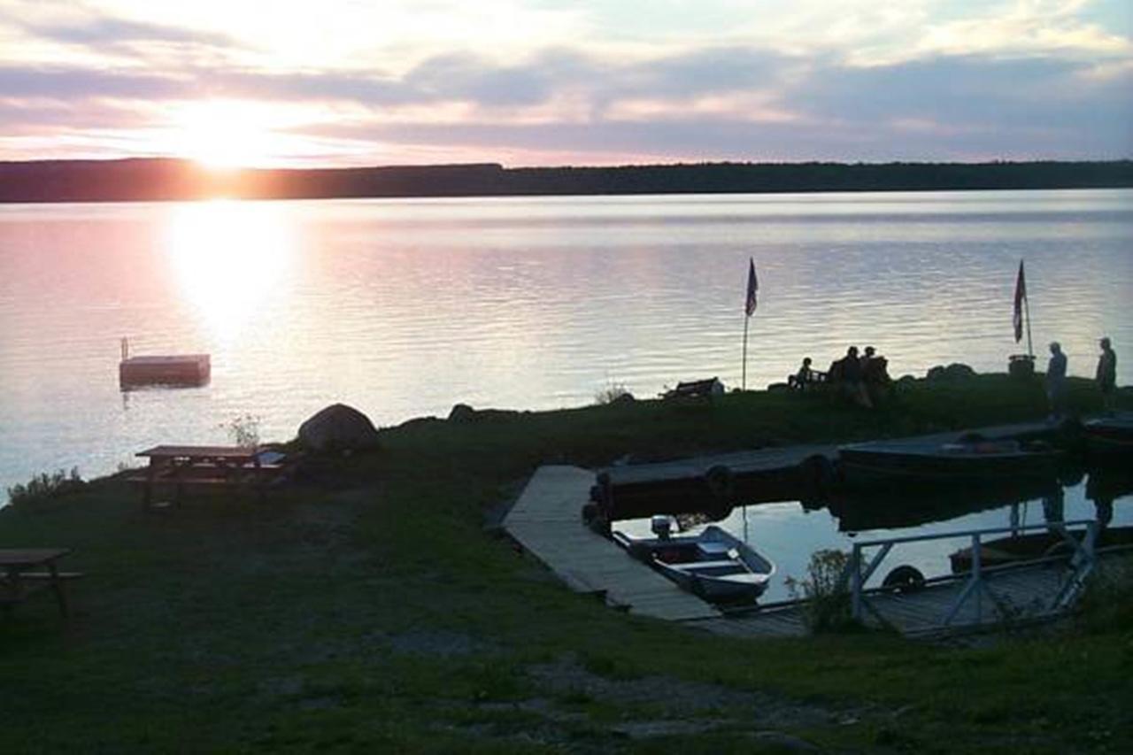 Wee Point Resort Manitowaning Eksteriør billede