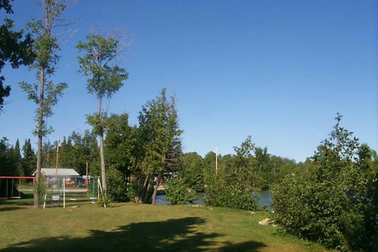 Wee Point Resort Manitowaning Eksteriør billede
