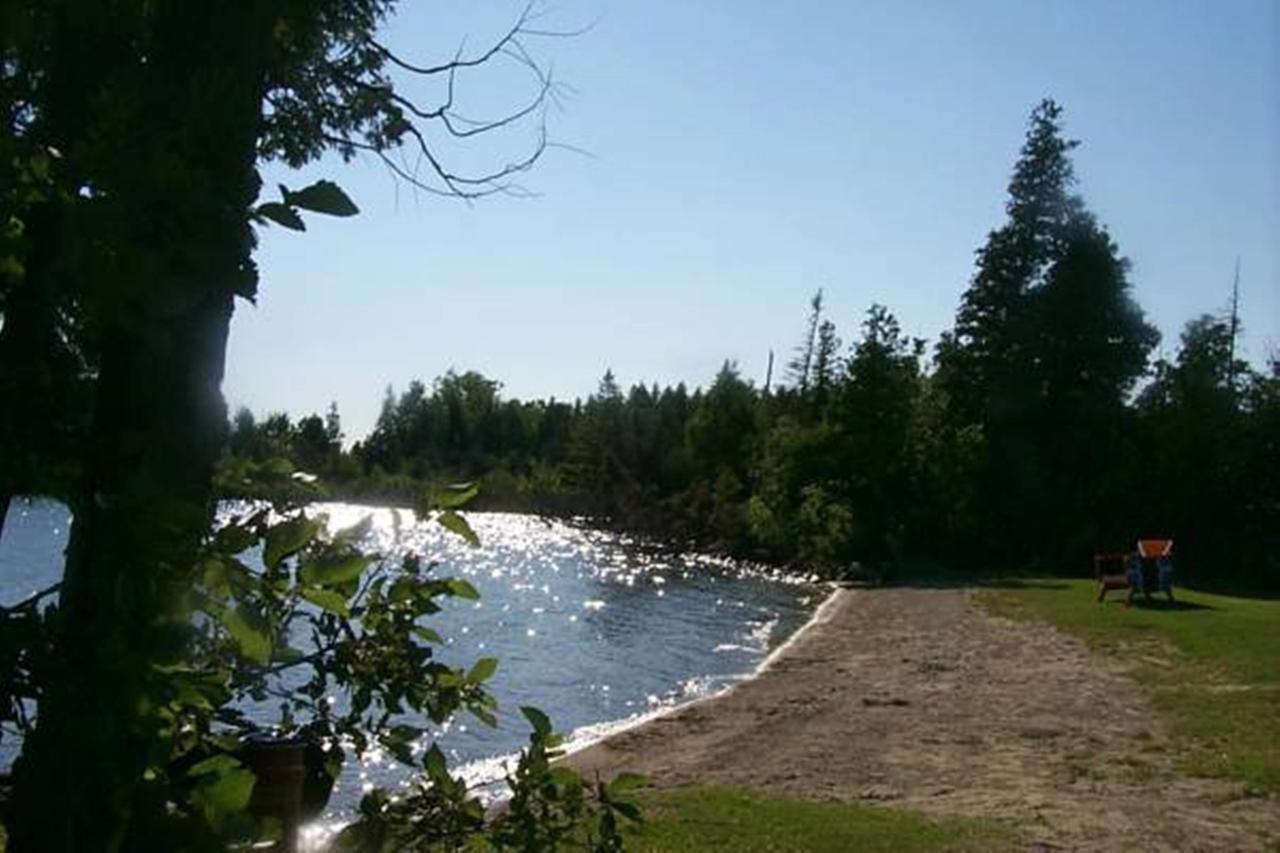 Wee Point Resort Manitowaning Eksteriør billede